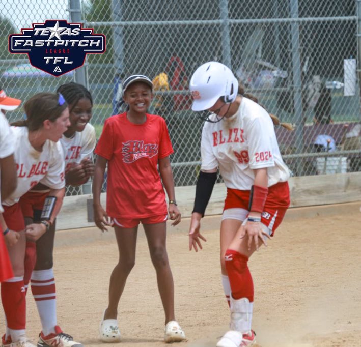 Saturday’s 💣 squad⬇️
<a href="/SchaeferLainie/">Lainie Schaefer</a> 3-Run💣 + 2-Run💣 <a href="/ryleeslimp29/">rylee slimp</a> 2-Run 💣 <a href="/SavannahRCarter/">Savannah Carter</a> 1-Run 💣
#BlazeUnited #bStrong #bCommitted #bFearless #bBlaze #QE <a href="/C_robertson10/">Cory Robertson</a> @coach_elkins_ <a href="/jbssports/">Coach JB Slimp</a> <a href="/BlazeFastpitch/">Texas Blaze</a>