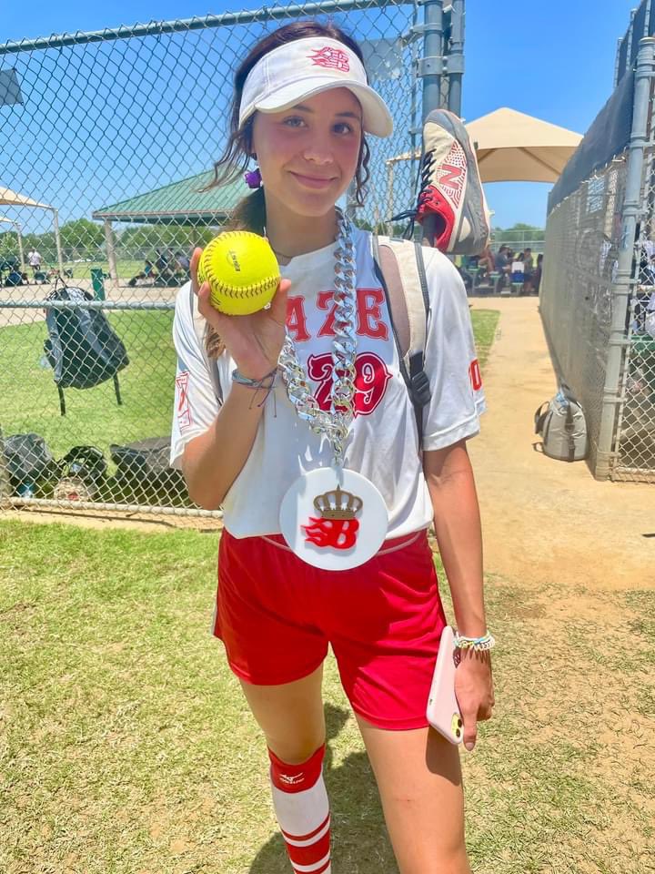blazeunited18's tweet photo. Saturday’s 💣 squad⬇️
@SchaeferLainie 3-Run💣 + 2-Run💣 @ryleeslimp29 2-Run 💣 @SavannahRCarter 1-Run 💣
#BlazeUnited #bStrong #bCommitted #bFearless #bBlaze #QE @C_robertson10 @coach_elkins_ @jbssports @BlazeFastpitch https://t.co/2DHp0jRQ0Z