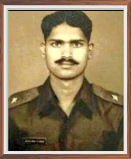 37VManhas's tweet photo. Homage to

2nd LIEUTENANT SHAILESH KUMAR
SHAURYA CHAKRA 
10 BIHAR 
#IndianArmy 

on his balidan diwas today.
2nd Lieutenant Shailesh Kumar has immortalized fighting terrorists at Amritsar in Punjab in 1984.

Keep it in mind #FreedomisnotFree https://t.co/ZgLp3KrYc3