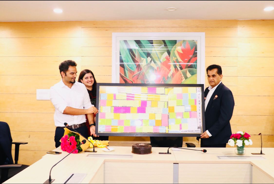 amitabhk87's tweet photo. Niti Aayog is unique because of its vast no of lateral entrants with knowledge & expertise in a range of areas.They bring a tremendous amount of energy,vibrancy & dynamism & make NITI special. They are the brightest & best in govt. Delighted to receive a Gr8 farewell from them . https://t.co/Soh0OcsFwl
