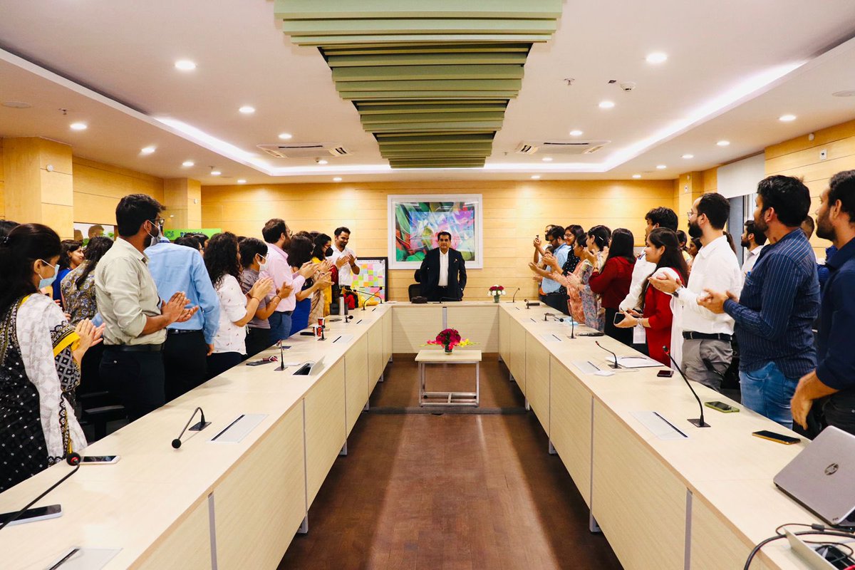 amitabhk87's tweet photo. Niti Aayog is unique because of its vast no of lateral entrants with knowledge & expertise in a range of areas.They bring a tremendous amount of energy,vibrancy & dynamism & make NITI special. They are the brightest & best in govt. Delighted to receive a Gr8 farewell from them . https://t.co/Soh0OcsFwl