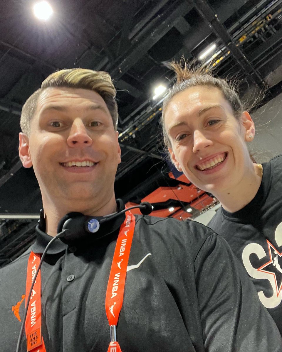 mattheuer's tweet photo. Only 9 more of these until I’m tied with Sue … #WNBAAllStar
I love my #WNBAFam 🧡🧡🧡🧡 https://t.co/wHoLdz4FCH