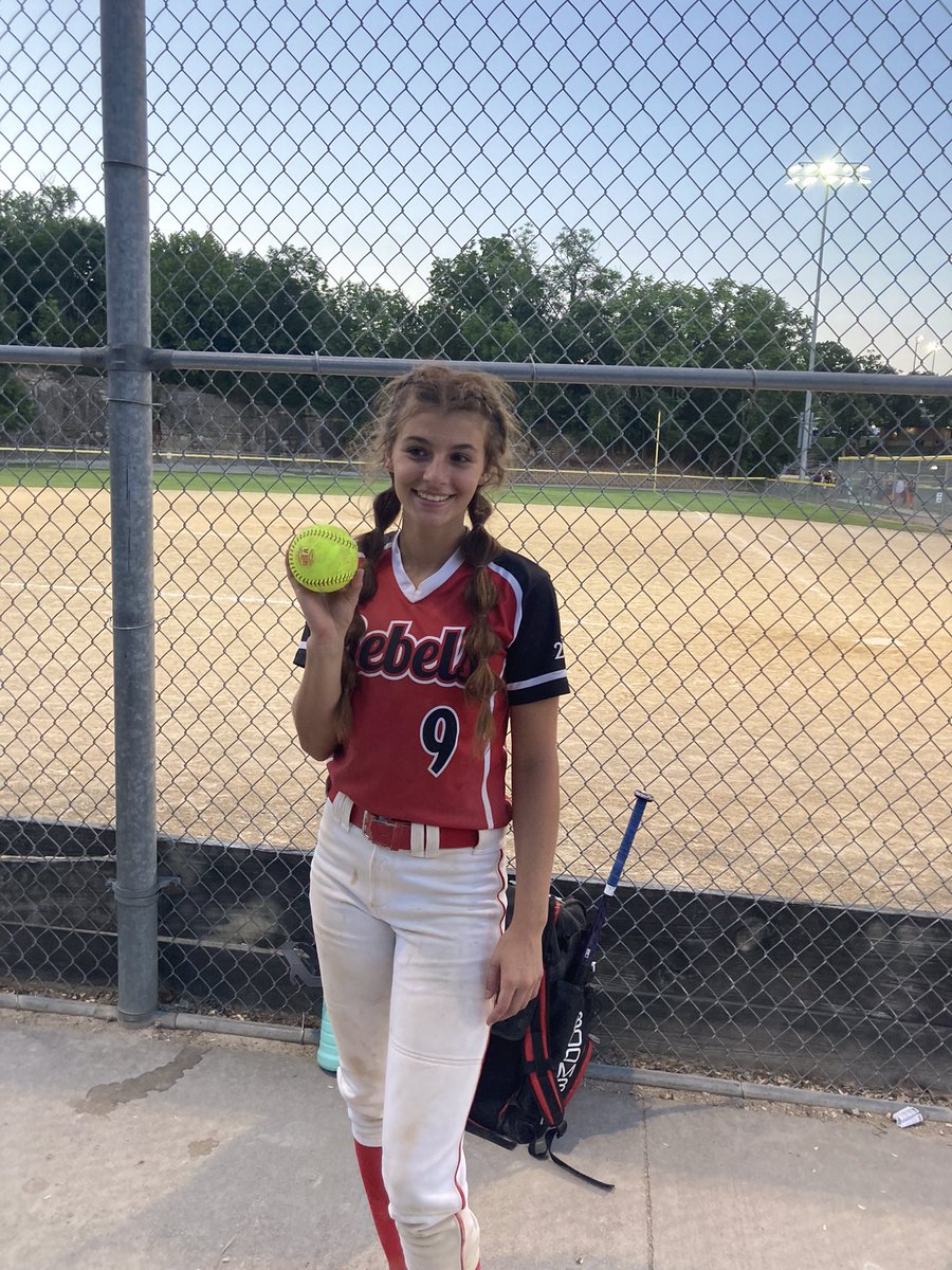 Alivia Darbe with a solo home run  this evening in a 6-5 win over PSA 18 Gold! Way to go 9!🙌🏻
<a href="/AliviaDarbe/">Alivia Darbe</a>