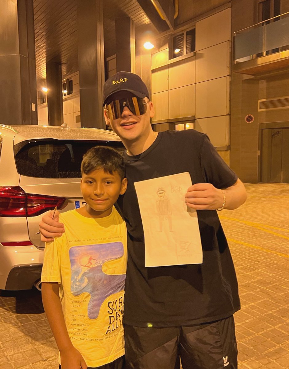 bizarrap's tweet image. pegué dibujo🥹 gracias Valencia x el aguante🫵🏻❤️