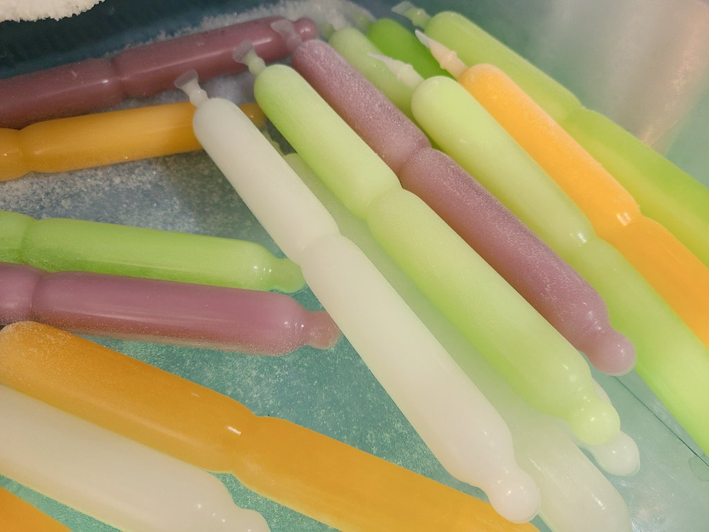 おかしの国 ポッキンアイス入荷しました あつーい夏にぴったりです あなたの呼び方は何派ですか 中の人はチューチューアイス派です おかしの国 チューペット T Co Bwwnh0y0oy Twitter