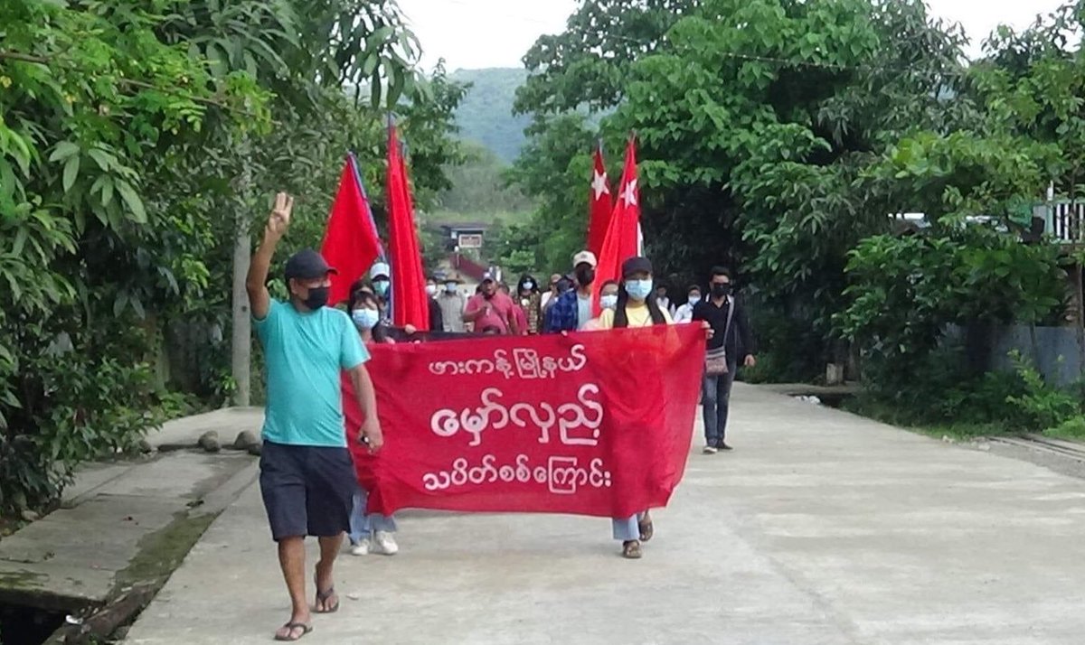 KYITHAR95368969's tweet photo. Local residents from #Hpakant Twp, #Kachin State, regularly marched and protested to overthrow the #MilitaryDictatorship on July 10.

#2022July10Coup       
#HelpMyanmarIDPs       
#WhatsHappeningInMyanmar https://t.co/xUvJsfAeJ6