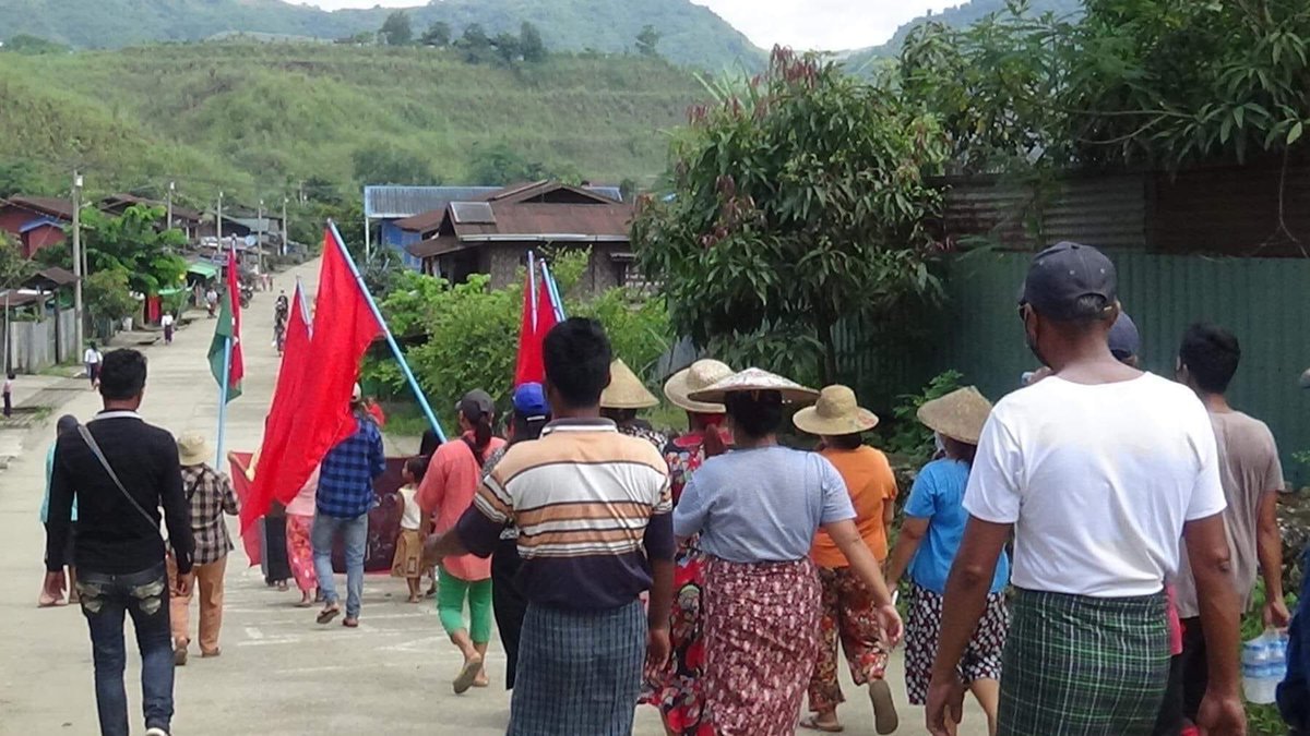 KYITHAR95368969's tweet photo. Local residents from #Hpakant Twp, #Kachin State, regularly marched and protested to overthrow the #MilitaryDictatorship on July 10.

#2022July10Coup       
#HelpMyanmarIDPs       
#WhatsHappeningInMyanmar https://t.co/xUvJsfAeJ6