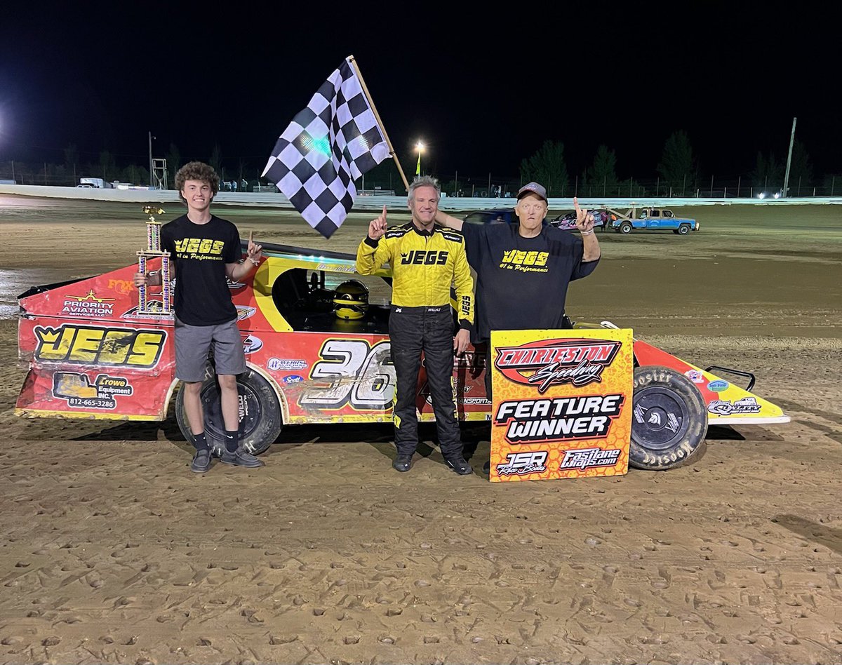 Kenny_Wallace's tweet photo. Dale Earnhardt Senior once told me .. “There are thousands of great race car drivers all over the United States”.. We traveled up to Charleston Illinois at Charleston Speedway tonight and  WON 🏁. The locals are extremely fast. https://t.co/GOSeEUuDUu