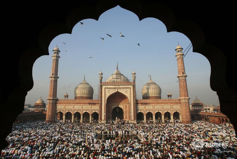 silpix's tweet photo. Muslims perform Eid al-Adha prayers at Jama Masjid (Grand Mosque) in the old quarters of Delhi November 28, 2009. REUTERS/Rupak De Chowdhuri (INDIA RELIGION SOCIETY IMAGES OF THE DAY) #EidAlAdha #eid #jamamasjid #pyaar #reutersphoto #reutersIndia #photojournalısm https://t.co/8ljGVh7fYw