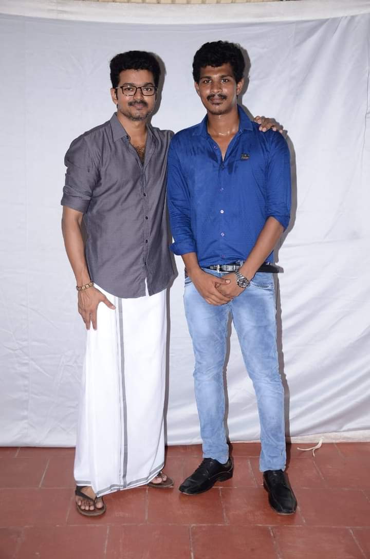 sankaran2022m's tweet photo. பாச #தளபதி விஜய் அண்ணா  அவர்களின் நல்லாசியுடன்  இன்று  பிறந்தநாள் காணும் அன்பு அண்ணா @GuRuThalaiva OTFC Leader  இதயம் நிறைந்த இனிய பிறந்தநாள் நல்வாழ்த்துக்கள் ..!
@actorvijay @ramk8060 @ramk8059 @KanchepuramOTFC https://t.co/tsttjpU6I5