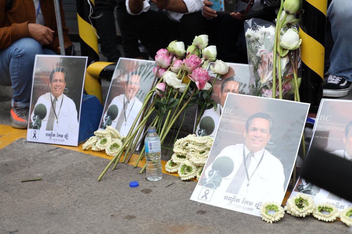 KemLeyOfficial's tweet photo. People went to Caltex gas station this morning to pay a respect to #KemLey https://t.co/UuPVD9im6x