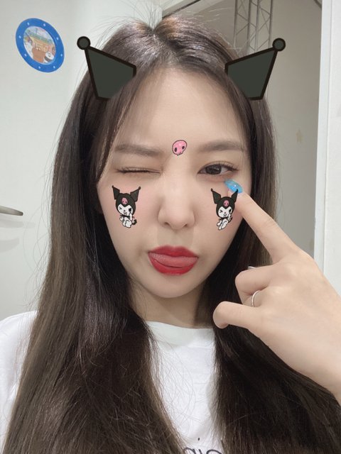 tribe_intl's tweet photo. 💌 ❛ 220707 ༉‧₊˚✧ 

New ☕ from #SONGSUN 

“The rainy season started again yesterday
I think it got hotter after the rain ㅠㅠ It'll get hotter in the future, right? You have to eat a lot of cold food! Otherwise, it'll collapse!💗❤️💗
Have a great day 💋”

#트라이비 #TRI_BE https://t.co/rHlJwa8R4N