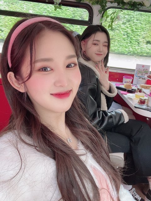 tribe_intl's tweet photo. 💌 ❛ 220707 ༉‧₊˚✧ 

New ☕ from #SONGSUN 

“The rainy season started again yesterday
I think it got hotter after the rain ㅠㅠ It'll get hotter in the future, right? You have to eat a lot of cold food! Otherwise, it'll collapse!💗❤️💗
Have a great day 💋”

#트라이비 #TRI_BE https://t.co/rHlJwa8R4N