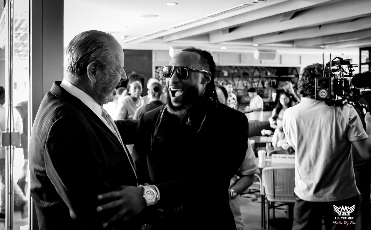 Photos_ByAce's tweet photo. Man of the Night… @Showtyme_33 has the 🔑 to the city
So proud of you my brother 💫🥹
You know Pops has a big ol smile today
#aaalltheway #FamilyOverEverything #LosPhotogs #CityOfThe915
@My_Tyme10 @xtRAEordinary https://t.co/hN40RBZvA6