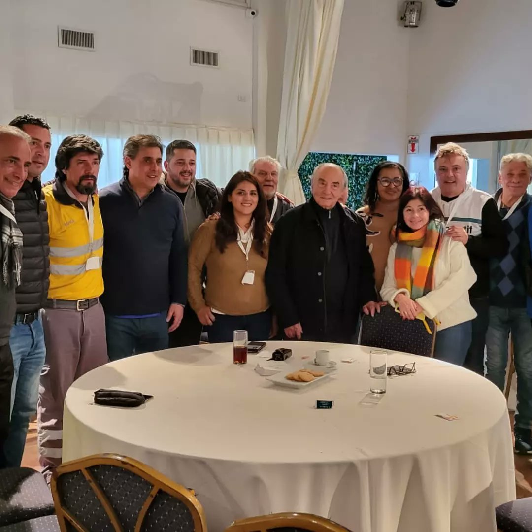 Gracias a las compañeras de VER por el compromiso y apoyo en la Asamblea General Extraordinaria. Elegimos seguir trabajando junto a nuestro Sindicato y nuestra dirigenta @rociovictoriarios para continuar mejorando nuestras condiciones laborales. Gracias <a href="/ListaAzul/">Lista Azul</a>