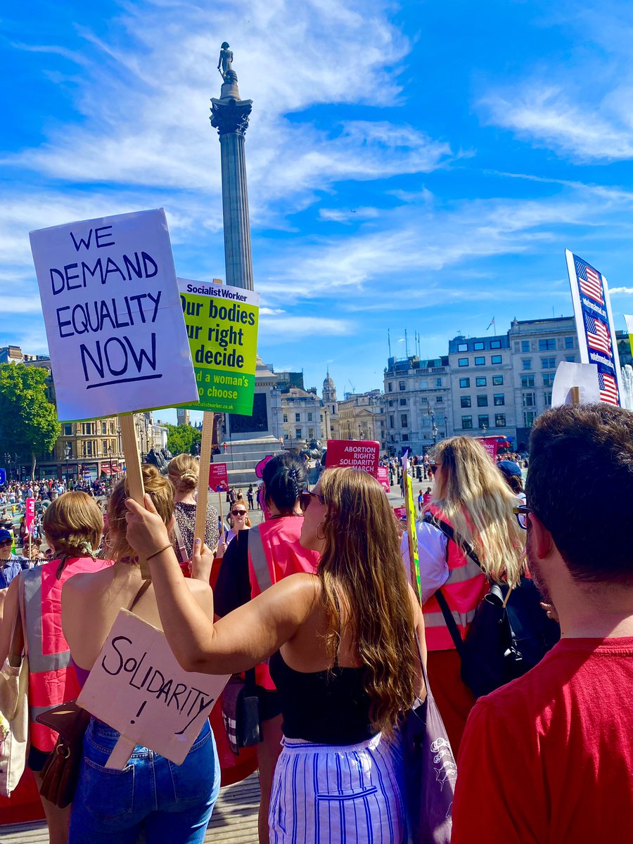 ManduReid's tweet image. Rage and resistance.
Solidarity, vigilance, and power.

1000 women and allies gathered yesterday to support our sisters and siblings in the USA and to demand that abortion is fully decriminalised and accessible to everyone who needs one across Britain.