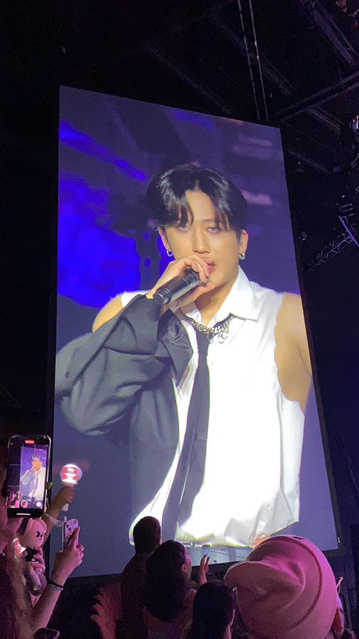jiniret_skz_zoo's tweet photo. Beautiful, incredible, artistic #Changbin. The star of the stage, the King of Rap👑, a wonderful dancer, a great vocalist, a charming young,talented #SeoChangbin ❣️ radiating a sea of positivity,joy and happiness. @Stray_Kids #Changbingeniusrapper #Changbinbestsinger #StrayKids https://t.co/vxDPZ3F6vX