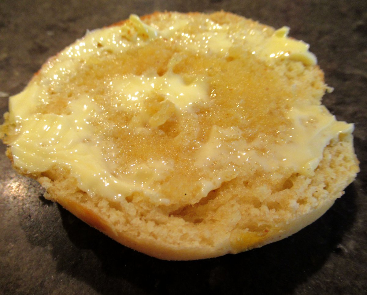 KauftKoerrie's tweet photo. #Milchbrötchen mit #KörrieWVZ.
🛒🔗https://t.co/hdnarZoNBz
#BackenMitKörrie
Die Idee hatte @krachmaninov, vielen Dank für das tolle Grundrezept.🧡
Mit dabei: #Mehl (Weizen 550), #Butter, #Milch, #Zucker, #Hefe, #Salz, #Eigelb, #Mohn und viel #Liebe. https://t.co/ko85JhmL0z