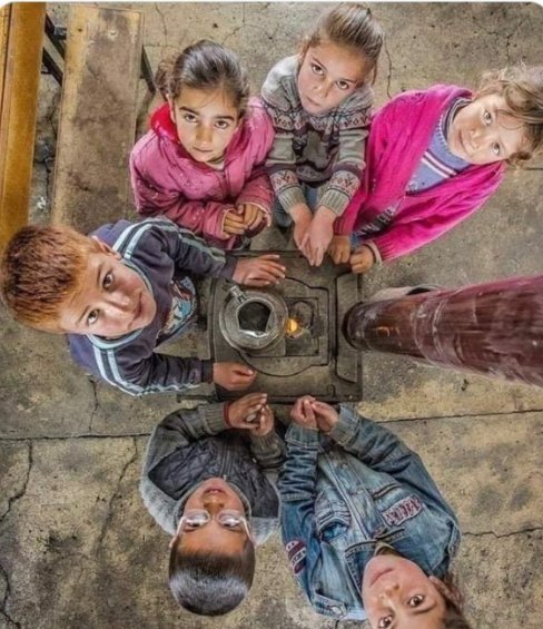 Tu ji min re çiroken xwe beje Ez ji tera behsa zarokatiya xwe bıkım.

Sen bana masalını anlat Ben sana çocukluğumdan bahsedeyim