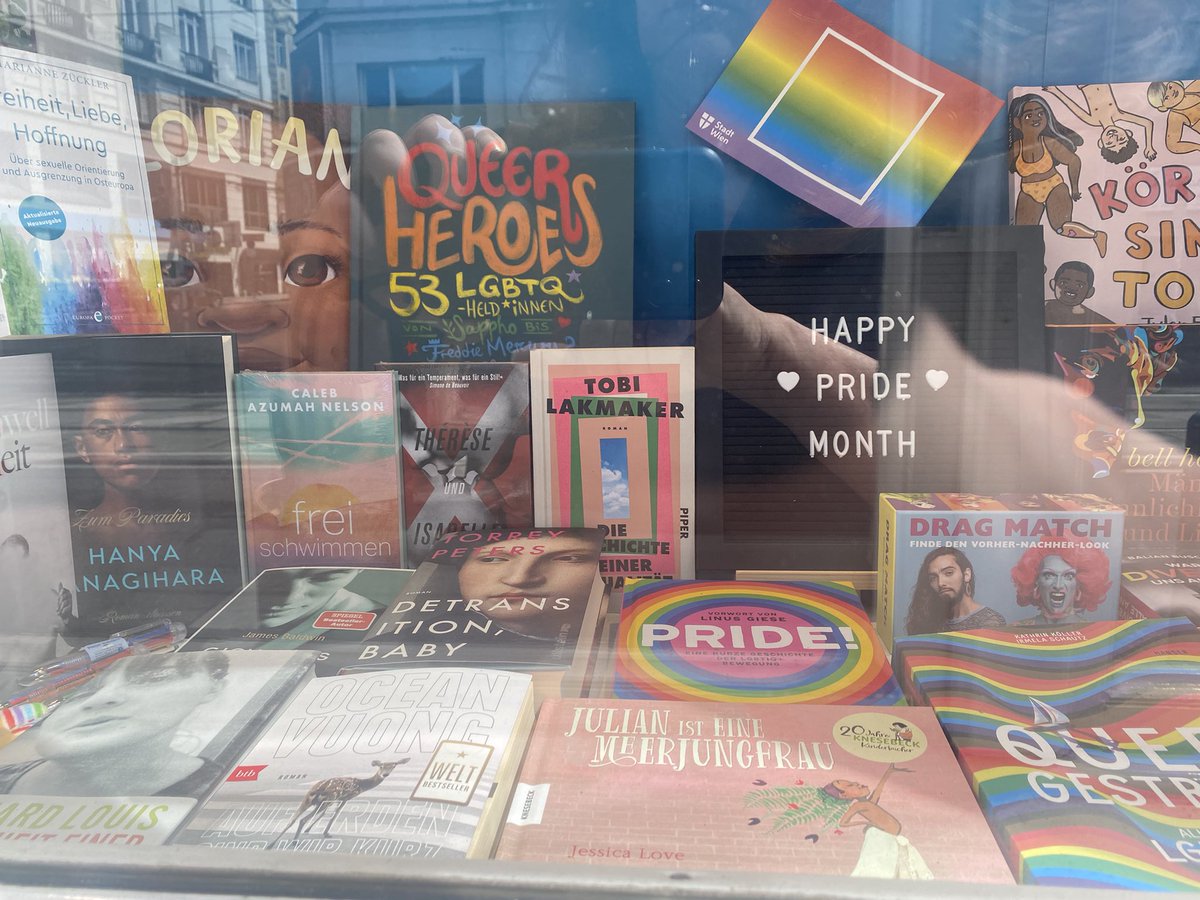 AlissaRosenbaum's tweet photo. Buchhandlung bei der MedUni. https://t.co/NP8I4zkumu