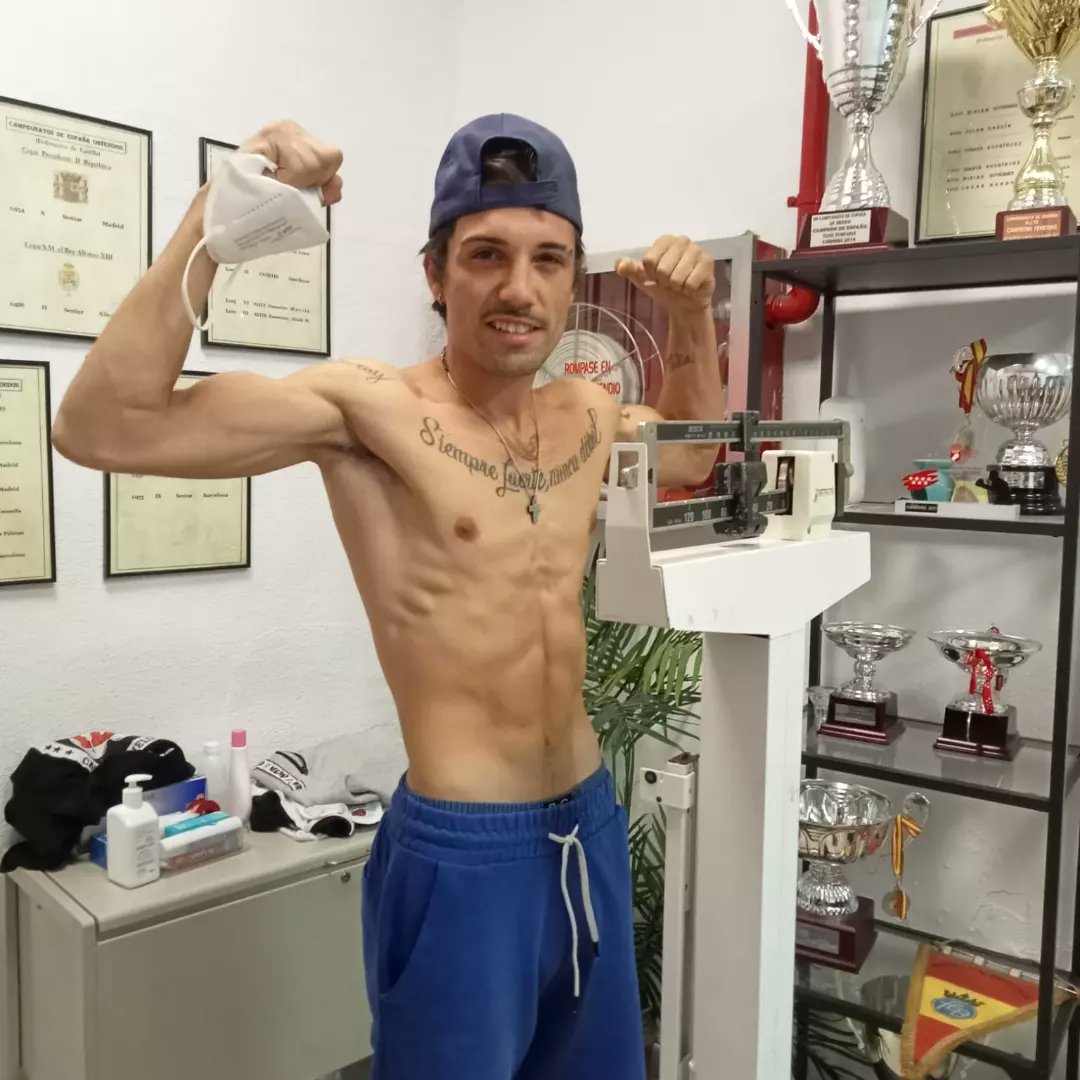 IRUTEAM's tweet image. Ayer en los campeonatos de España Schoolboys,campeones en 48 kg con IBAI el "REVOLERA" con 12 años y van dos consecutivos.
Hoy en los campeonatos de Madrid con José el "CHAVORRO" 54kg disputaremos otra final.
Vamos con todo y a por todas
IRU-TEAM
QUIERO PUEDO LO HAGO!!! SIEMPRE