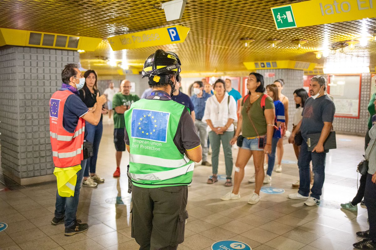 DPCgov's tweet photo. 3 giorni di esercitazione di #protezionecivile 
Squadre USAR da Francia, Romania e Italia 👩‍🚒🇫🇷🇷🇴🇮🇹🇪🇺
Uno scenario operativo complesso con la simulazione del collasso di un tunnel della linea metropolitana a Milano. Questa è EU-Modex Italy 2022👉  https://t.co/6E9Kfl1PsK
#10luglio https://t.co/9fJkMNP7Lb