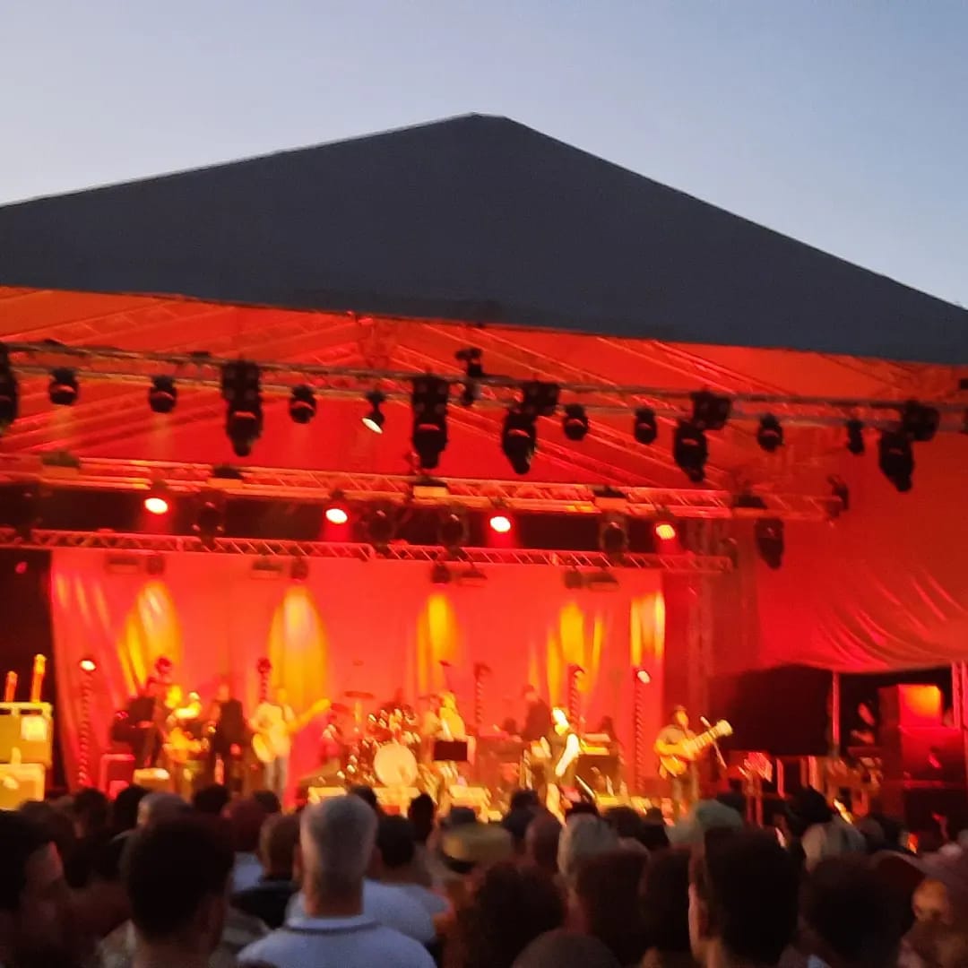 EmmetUnity's tweet photo. Cracking night at Rochester Castle, @TheBeat and @thespecials knocking out of the park. 
Great sets, great bands. Great venue. https://t.co/jxOCZcgI7y