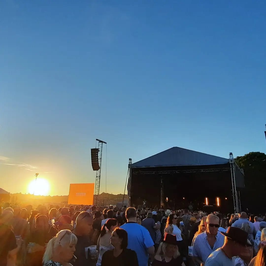 EmmetUnity's tweet photo. Cracking night at Rochester Castle, @TheBeat and @thespecials knocking out of the park. 
Great sets, great bands. Great venue. https://t.co/jxOCZcgI7y