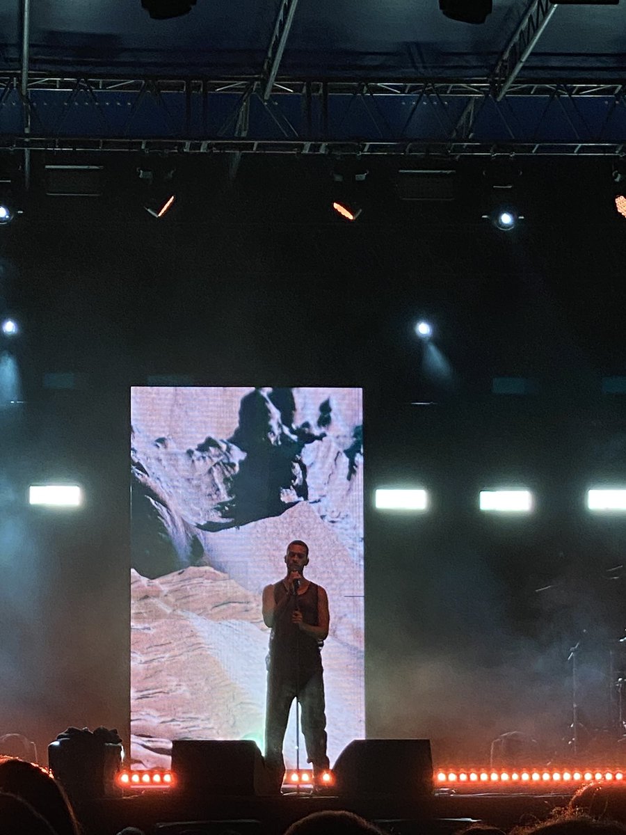 gtunel_'s tweet photo. Superlativo 🪐 @Mahmood_Music https://t.co/ART4ft7blY