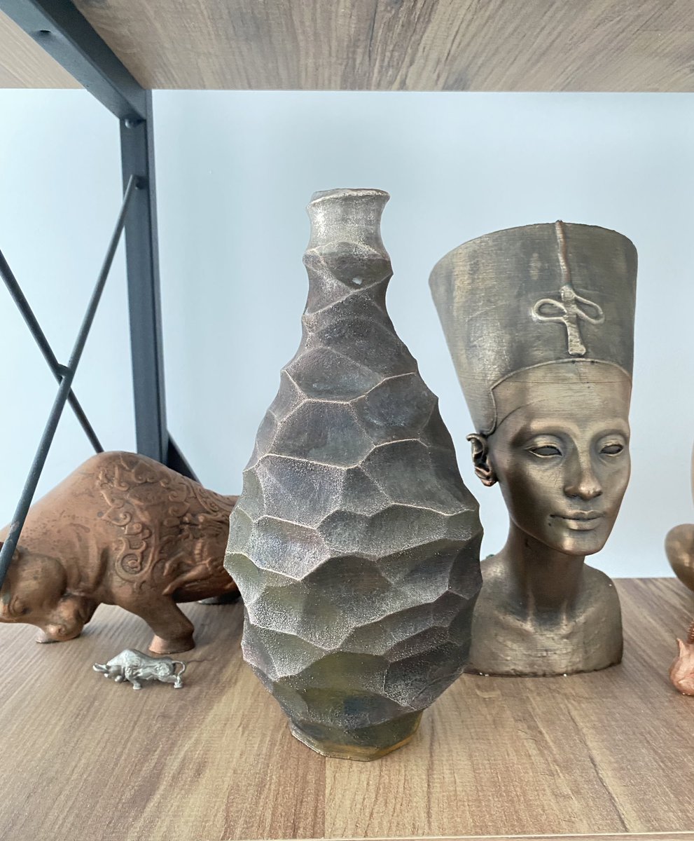 This 1 meter tall cast Bronze sculpture “has been a couple of years in the making”

The artist describes how It went into a lot of “serious complex processes” 

What if he had the #Metallizr to test designs before going foundry casting? 😎

instagram.com/p/Cfius2VDlCu/…

#3Dprinting
