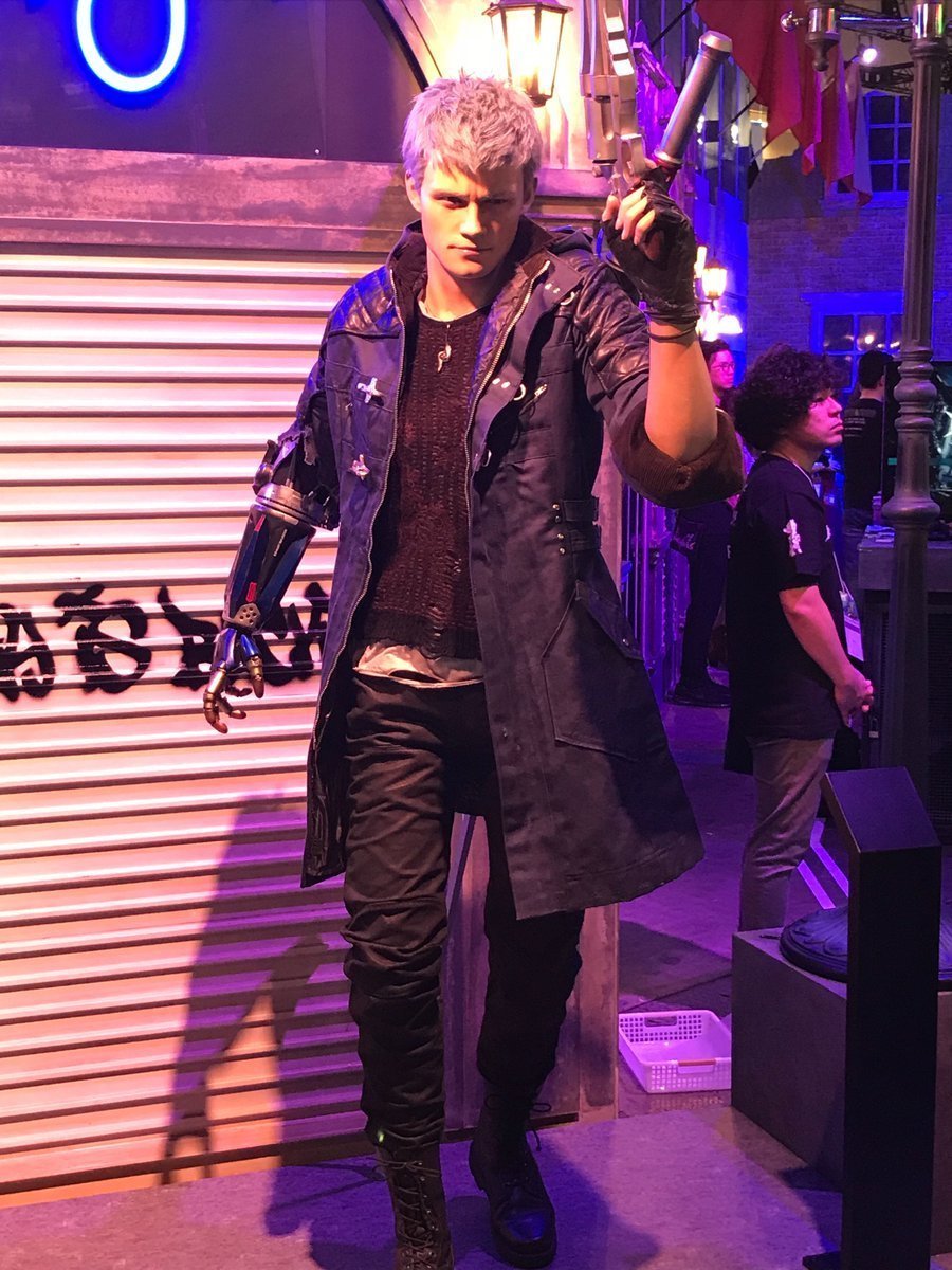 daily_nero4's tweet photo. Nero real life statue (190 cm, 6'2" ft) at TGS 2018

Credit: https://t.co/LdYTSo3UaJ https://t.co/LSLmY05vue