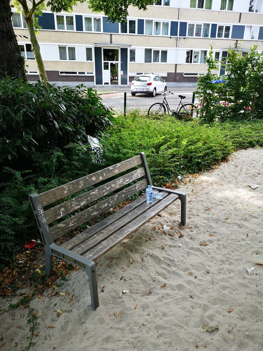 davidjpierre's tweet photo. Beste @districtberchem het loopt helaas tegenwoordig de spuigaten uit in het Hof Van Nauwelaerts .

Kunnen jullie mee oogje in het zeil houden naar kinderen/jongeren toe die het daar te bont maken + de Antwerpse straatvegers vaker langsturen? https://t.co/WMZ1Plitxz