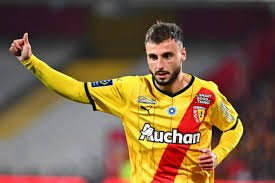 kobi_OM's tweet photo. 📎Vous préférez Clauss🇫🇷 bientôt 30 ans (fin de contrat juin 2023)sans aucunes possibilités de revente derrière ou bien Yan Couto 20 ans , U20🇧🇷 prometteur, à prix égal(10-12M) 

Clauss🔄

Couto❤

#TeamOM |  #MercatOM  @OM_Officiel https://t.co/Rj28kMoCDU