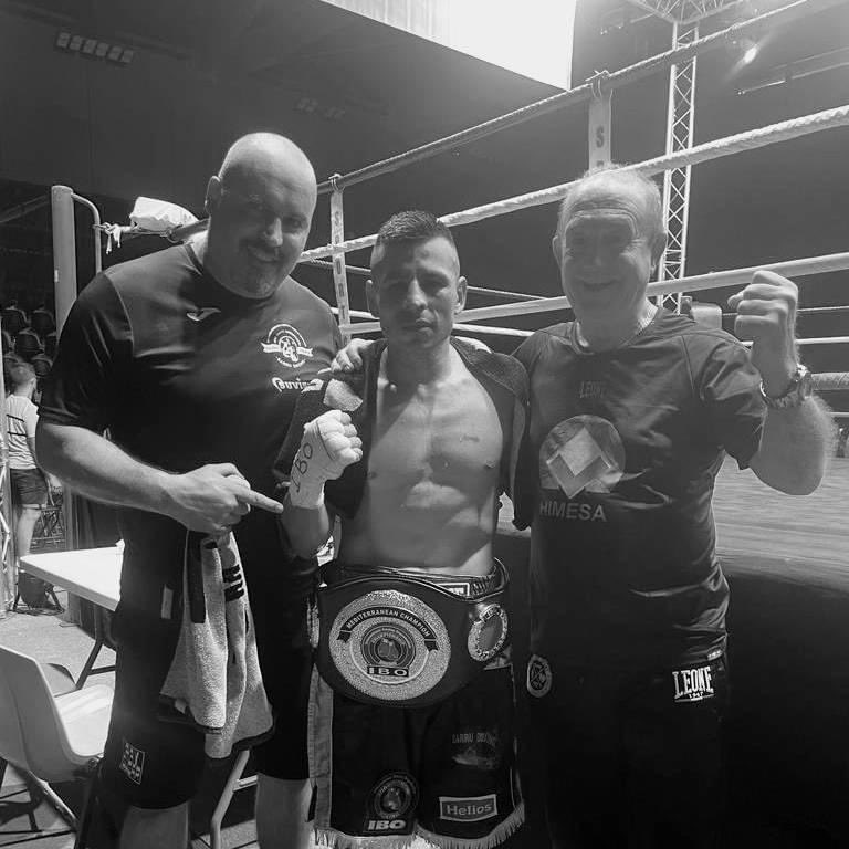 MATEO, CAMPEÓN IBO MEDITERRÁNEO 🏆🥊
El riojano Ricardo Fernández, ‘MATEO’, campeón IBO Mediterráneo (International Boxing Organization) en Superligero
El del <a href="/BarruBox/">J.I. Barruetabeña</a> de impuso ayer, en Lyon, al francés Faycal Rezkallah, en un combate de 10 asaltos. 
¡Enhorabuena!💪🏼🔥🥊
#Boxeo