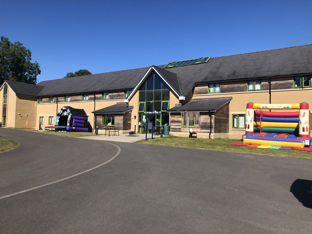 sexeysboarding's tweet photo. All ready to go! #macbury #endoftermparty @SexeysSchool @SexeysSixth @BSAboarding https://t.co/iA4v1Wga6P