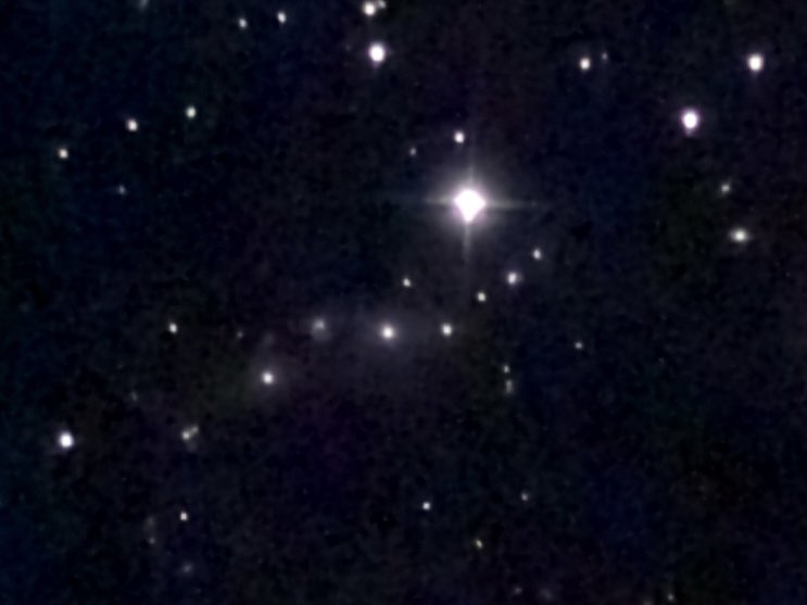 AstroMikeMerri's tweet photo. A beautiful night for some non-#LockDownAstronomy, so a look at one of the collection of oddities in the Arp Catalog, Arp 330. It is a cluster some 400 million light years away, which ended up in Arp’s catalogue because of the tight linear chain that half a dozen galaxies form. https://t.co/NldNpChTnD