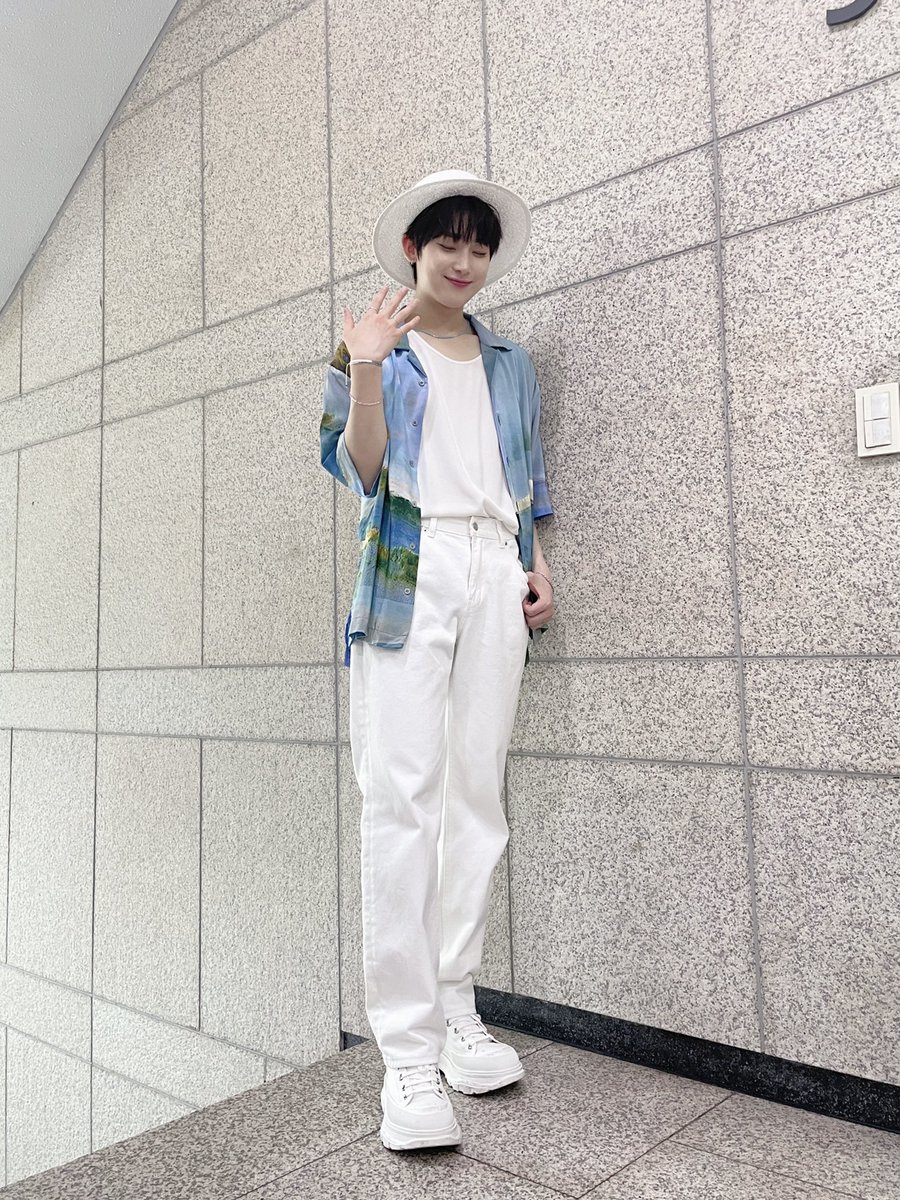 scunnoo's tweet photo. On today's Inkigayo is special MC Kim Sunoo!! It's such an honor to take Yeonjun hyung's place for a while in Inkigayo and I would do my best to boast ny MC skill 🎤 also look at this cute summer outfit >__< https://t.co/WBWWXZVDL2
