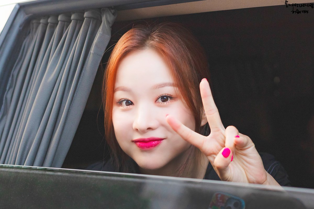 HeoSolJi_com's tweet photo. 220709 아리랑TV LIVE.ON 퇴근 솔지 직찍
음색사기! 감정사기!
그중 최고는 미모사기❤️❤️🔥🔥
https://t.co/PwEHdAtj75
#솔지 #SolJi #ソルジ #퍼스트레터 #FirstLetter #솔지사랑나라사랑 #허솔지닷컴
@Solji__Official https://t.co/GKrHswet4u