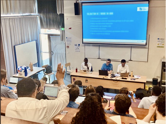 CEVPU's tweet photo. Fin des 71 éme rencontres nationales de la @CEVPU: un week-end rempli d’échanges et de prospectives pour les universités.👩‍🎓

Un grand merci à l’@UnivLaRochelle pour cet accueil ! https://t.co/pCjCROca67