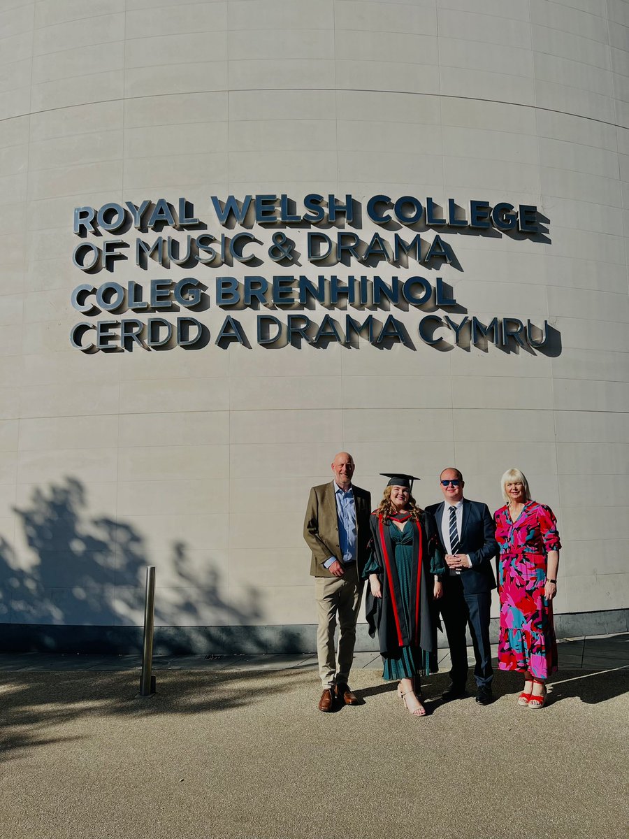 Cerys Hughes (@ceryssssssss) on Twitter photo Graduating with a first class honours degree from the <a href="/RWCMD/">Royal Welsh College of Music & Drama</a> is something I never thought Iโd do. Iโm so proud of myself for working really hard over these past four years, and it looks like itโs paid off! ๐บ
I did it! ๐๐ #Classof2022 Graduating with a first class honours degree from the <a href="/RWCMD/">Royal Welsh College of Music & Drama</a> is something I never thought Iโd do. Iโm so proud of myself for working really hard over these past four years, and it looks like itโs paid off! ๐บ
I did it! ๐๐ #Classof2022