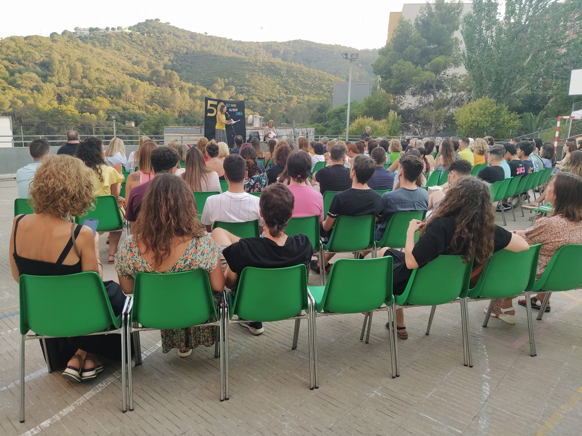 Celebració del 50 anys de l'Escola M. Alfonsa Cavin al barrí de Ciutat Meridiana, ensenyant i col.laborant a fer un món mes Just i Solidari.