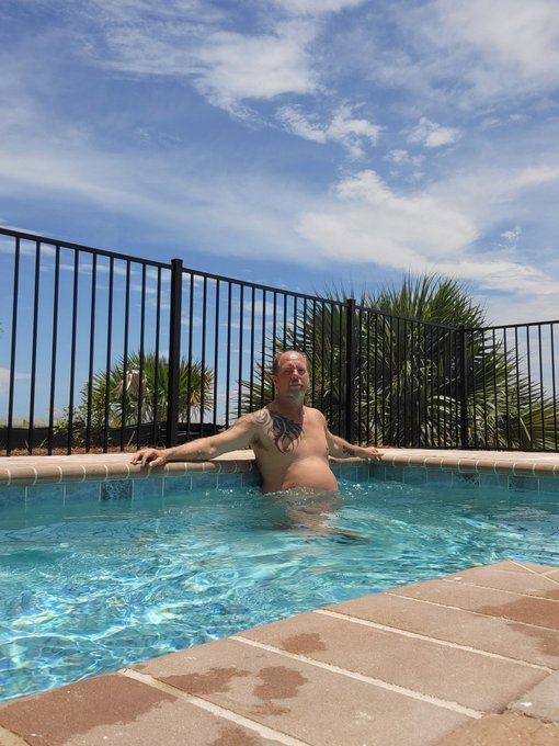 Went back out to put st Joe to go relax in a pool https://t.co/jWmNAmUuJW