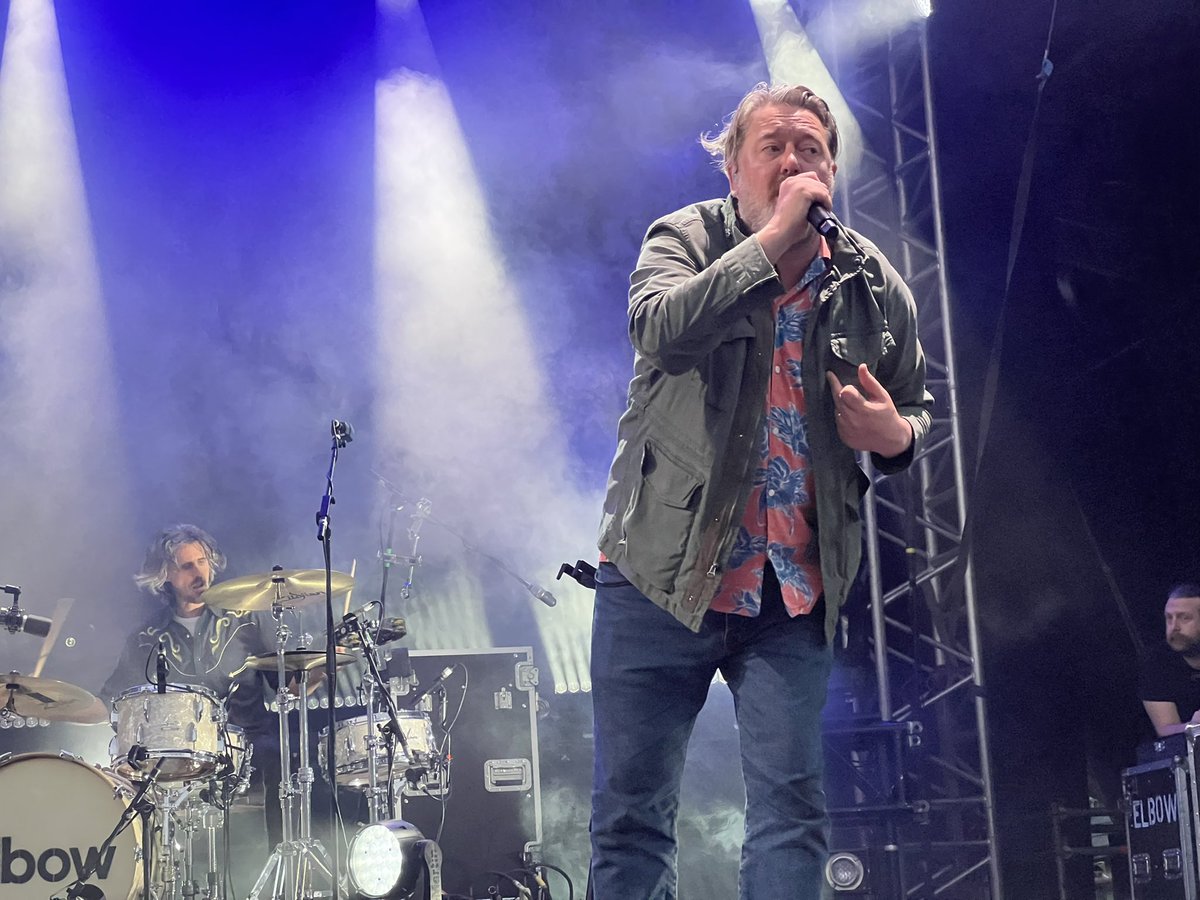 Stanway01's tweet photo. @Guy_Garvey great to see you all at Scarborough last night. Fantastic set and a lovely crowd. https://t.co/oXOqJxhzg7
