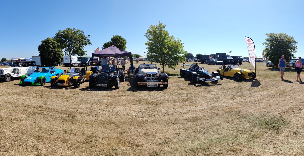 EssexKitCCCars's tweet photo. Today's show in order car show, looking like a hot day . A lot of stalls and cars to see. Turn out increasing in numbers #kitcars #carshow #orsettshowground https://t.co/GHV0VrMa40