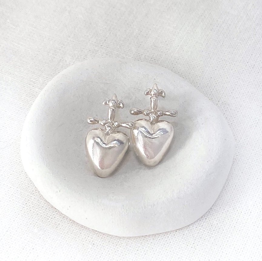 AmonSeoul's tweet photo. æspa 카리나님이 착용해주신 
아몽의 Heart anchor earring 🫶🏻
#에스파 #카리나 #아몽 #주얼리협찬❤️‍🔥 https://t.co/aqwY9zKKrg