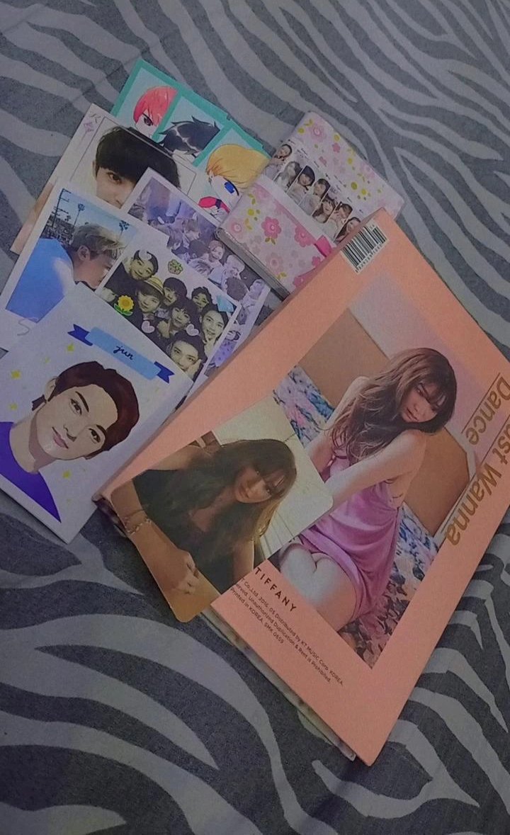 henwunjui's tweet photo. 💌🌸 #taexhansol_feedbacks

hellooo @taexhansol !! tiffany arrived todaay 💓 magreregalo lang sana ko sa friend kong sone pero pati ako nag-enjoy dahil sa freebies 😭 thank u for packing it well &amp; a smooth transaction!! https://t.co/i7Lj4xpZg2