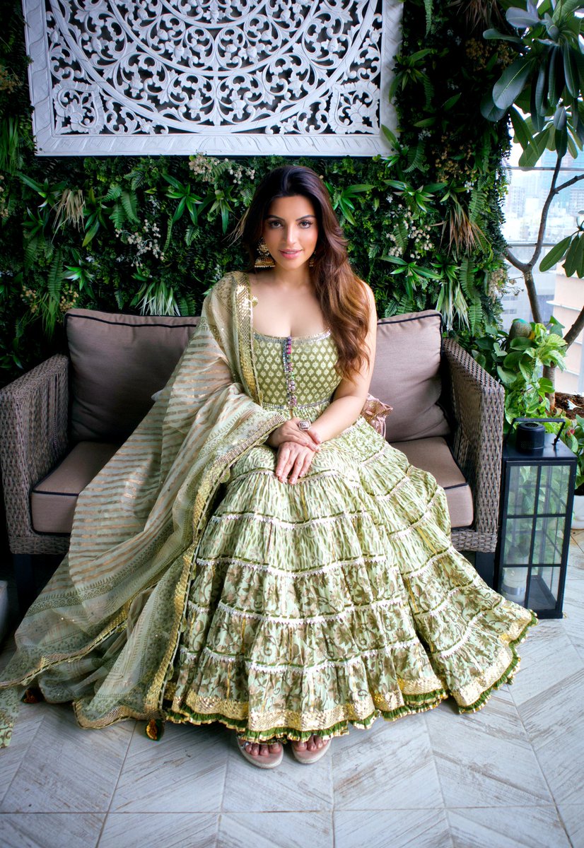 Eid UL Adha Mubarak aap sabko aur aapke chahne walon ko bahot sari duaein aur pyar aap sabko♥️😇

Styled by:- #simrankhera5 #styledbyayushidixit
Outfit:- #maayera_jaipur
Jewellery:- #merakimumbai
Potli:- #eenaofficial  
.
.
#EidMubarak2022 #eidaladha #mubarak #actor #bollywood