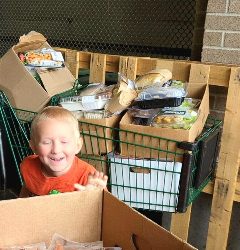 gnfkCanada's tweet photo. One of our youngest volunteers helped his teammates deliver almost 1200 lbs of food to Gordon Food Hub @dgh_burnaby this weekend.
π If you would like to help, please register at https://t.co/Z0tXDfyfLP ππ
#FoodSaveah #GNFK #Surrey #Burnaby #Seva #Volunteer https://t.co/lLSbGmJahX