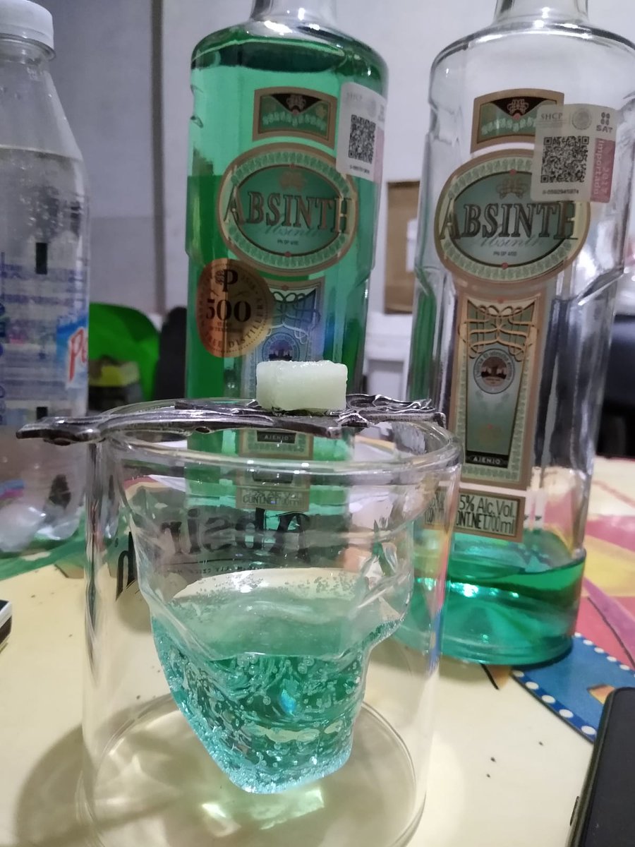 LoreBathory's tweet photo. #ECDQEMSD #fiestaslagartijianas  Salud!!! https://t.co/MAwlIrb3aS