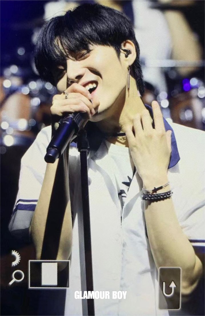 YongHoon817's tweet photo. 220710 ONEWE SPECIAL LIVE 
#ONEWE #원위 
#용훈 #진용훈 #YongHoon https://t.co/eJ85qRJkCX